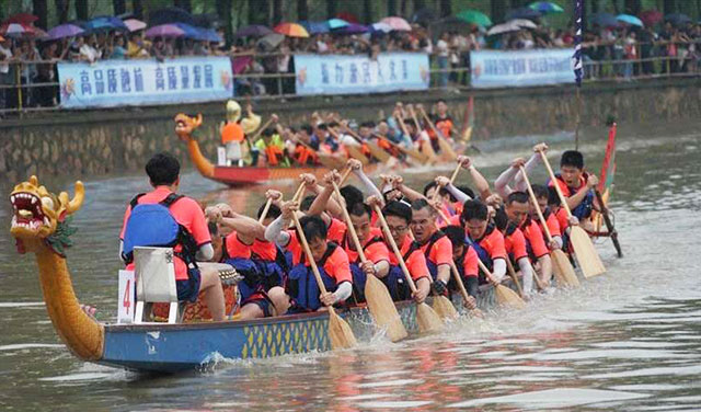Đội thuyền rồng của công ty tham gia giải đua thuyền rồng khu công nghệ cao 20 năm
